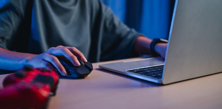 O que Fazer Quando o Notebook Trava em uma Partida Online?