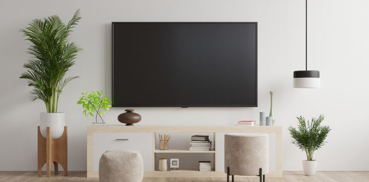 TV com luz vermelha piscando