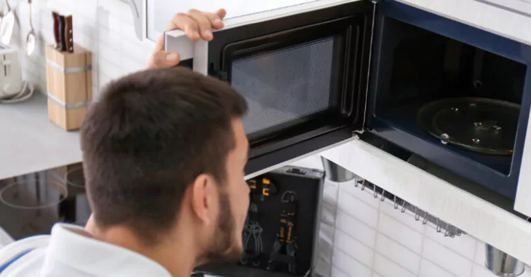 Micro-ondas não esquenta mais: Entenda se existe conserto!